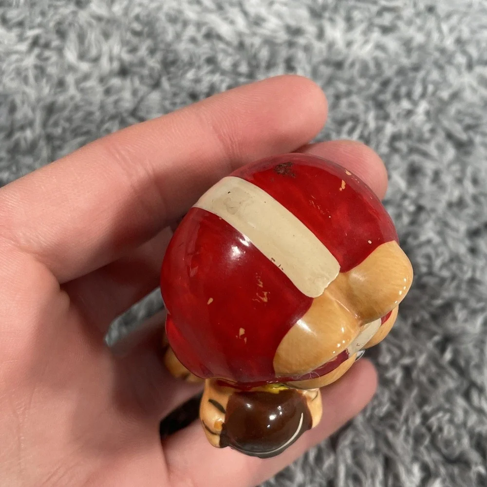 Vintage Enesco Garfield The Cat With Football 2.5